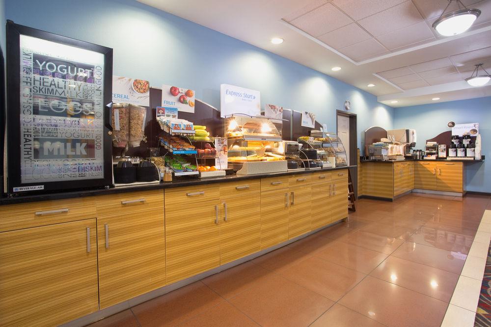 Holiday Inn Express & Suites Denver North - Thornton By Ihg Buitenkant foto