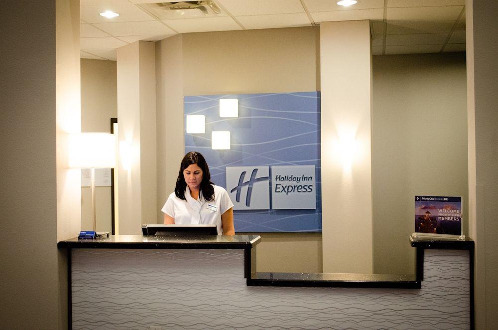 Holiday Inn Express & Suites Denver North - Thornton By Ihg Buitenkant foto