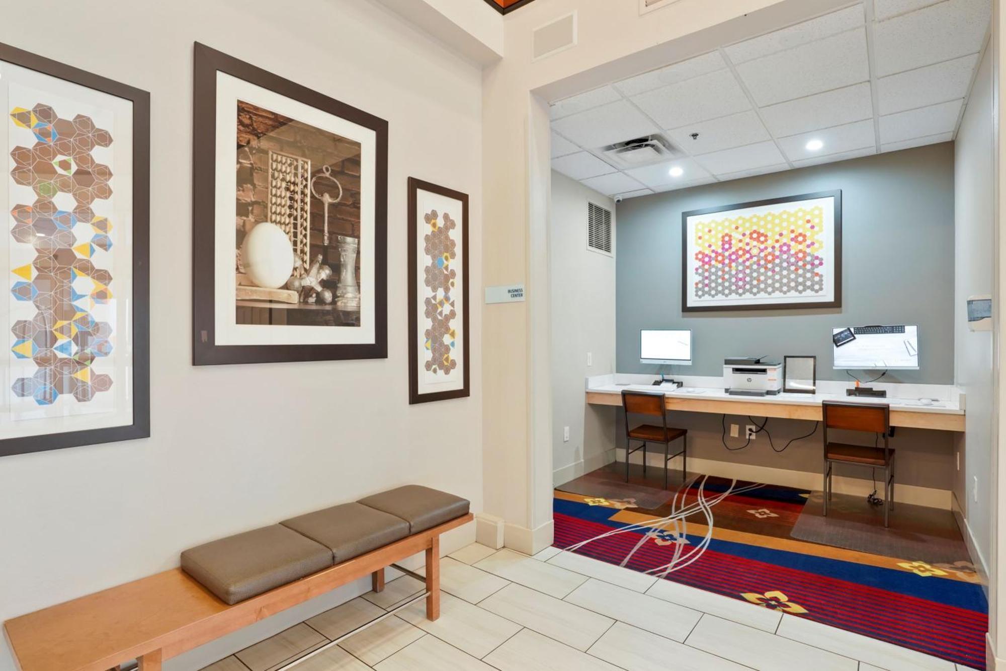 Holiday Inn Express & Suites Denver North - Thornton By Ihg Buitenkant foto