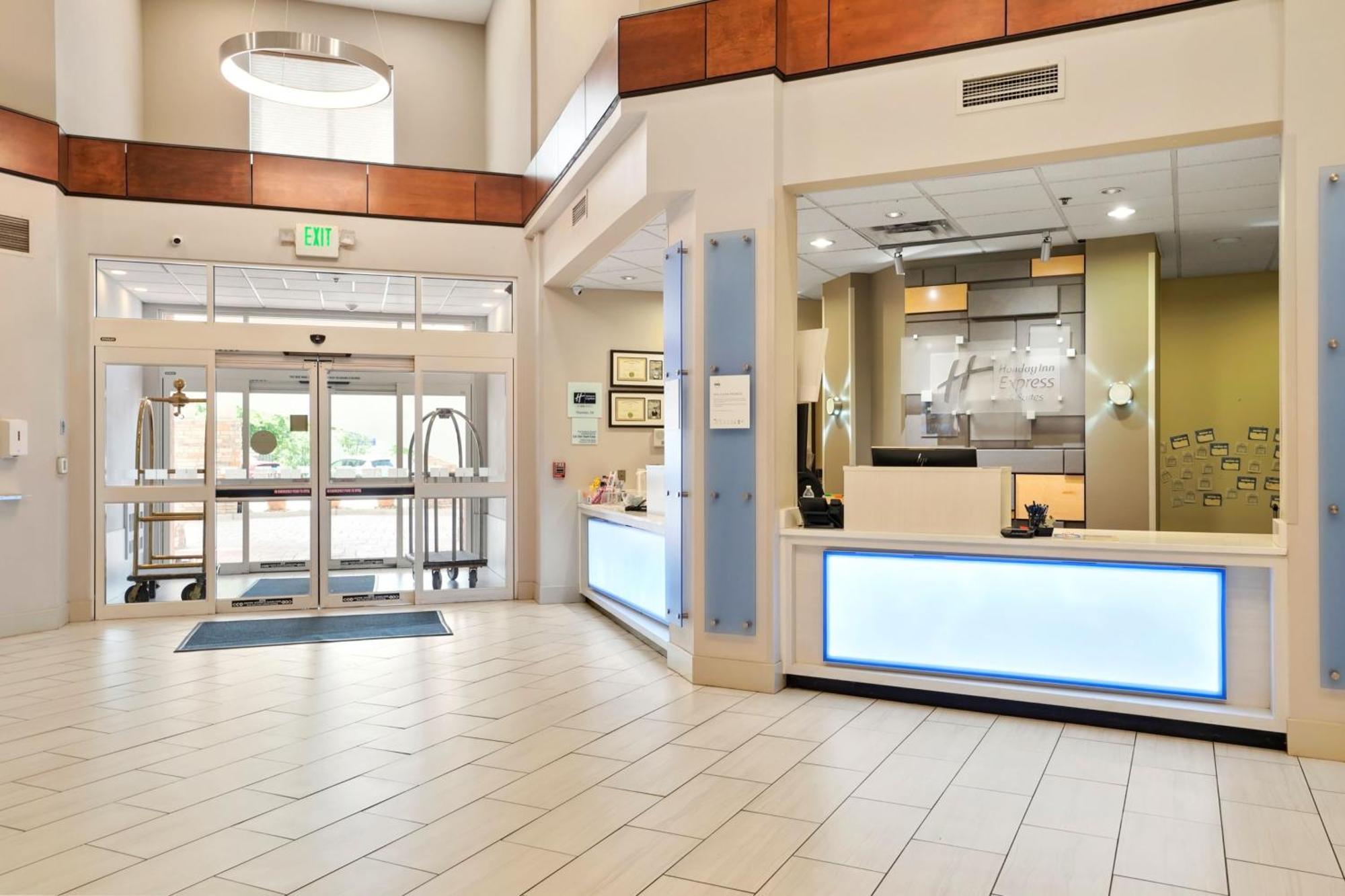 Holiday Inn Express & Suites Denver North - Thornton By Ihg Buitenkant foto