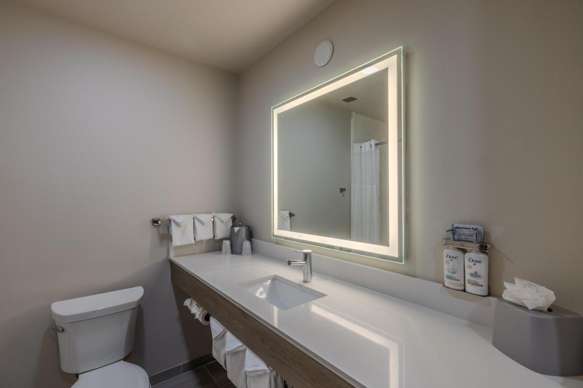 Holiday Inn Express & Suites Denver North - Thornton By Ihg Buitenkant foto